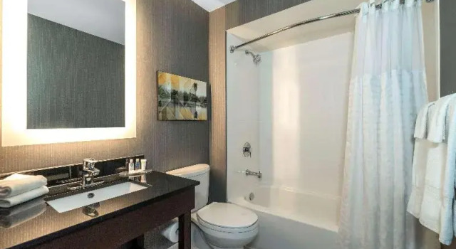 Четырёхместный номер Standard Comfort Inn Montreal - South Brossard