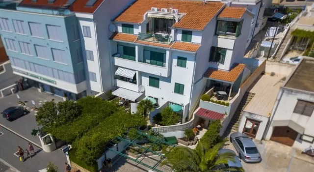 Gianni - Modern & Great Location - SA1, Забронировать Отель Отели Макарска 3 звезды, рядом с Маяк Св. Петра, 3*