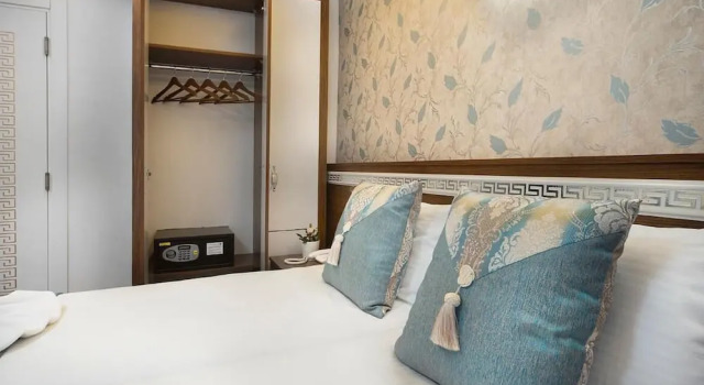 Lika Hotel - Comfortable Double Room in Istanbul, Забронировать Отель Стамбул Мраморноморский регион, рядом с Библиотека Стамбульского университета