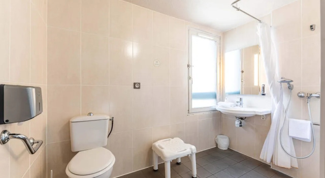 Двухместный номер для гостей с ограниченными возможностями B&B HOTEL CHAMBERY La Cassine