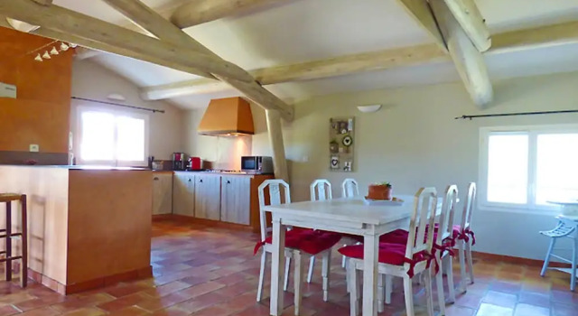 Villa With 4 Bedrooms in Simaine La Rotonde, With Shared Pool, Furnished Garden and Wifi, Prenota Villa Simiane-la-Rotonde Strada della Lavanda