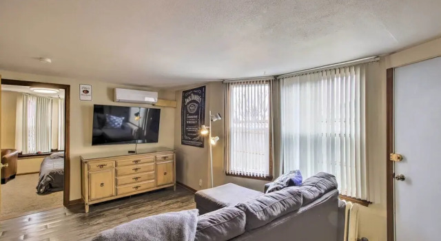 Апартаменты Dtwn Sheboygan Apt Above Local Bar!