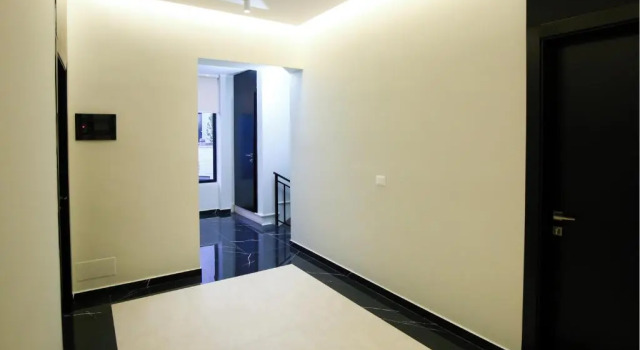 Hotel Three, Vlore