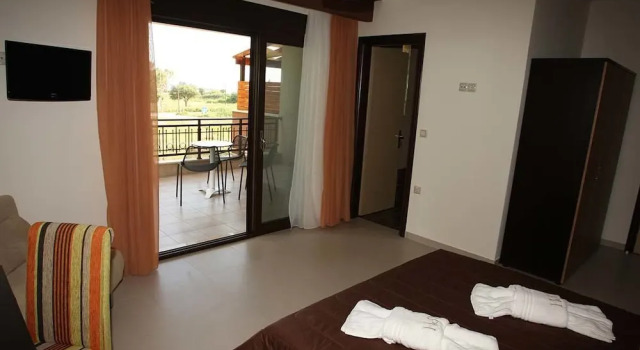 Трёхместный номер Standard с балконом Riviera Perdika Hotel