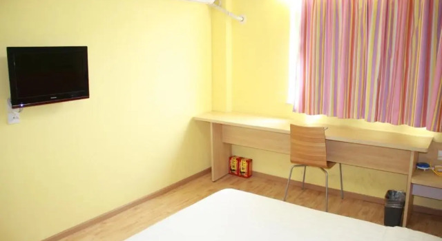 7 Days Inn Shenzhen Dongmen Pedestrian Street Shaibu Subway Station Branch, Rezerwuj Hotel Hotele w Shenzhen z parkingiem, Parking