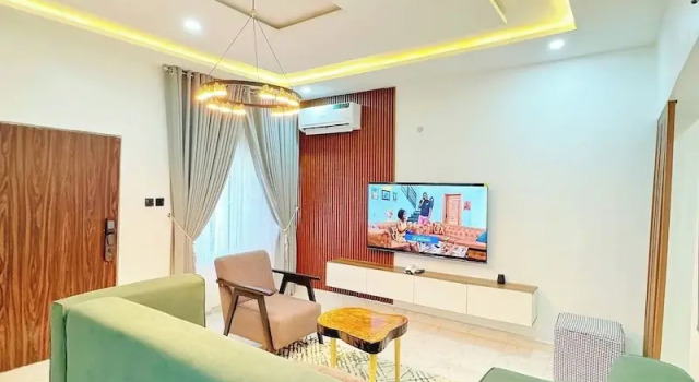 Апартаменты Madisonville Apartment