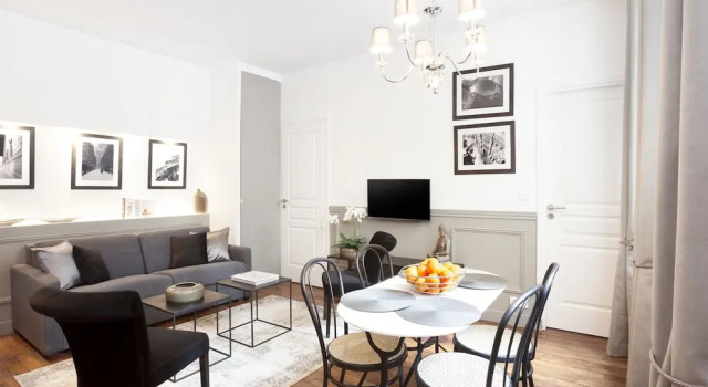 Luxury 2BR Gr-Boulevards I by Livinparis, Забронировать Отель Париж Иль-де-Франс, рядом с Станция метро Rambuteau