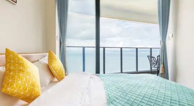 Люкс с 2 комнатами с видом на море HuiDongXunLlaoWanWuDiHaiJingApartment