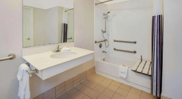 Номер Standard La Quinta Inn & Suites by Wyndham Irvine Spectrum
