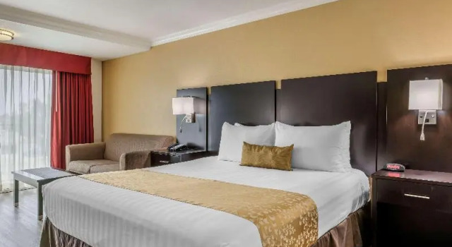 Двухместный номер Standard с балконом Best Western Plus South Bay Hotel