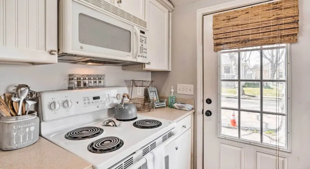 Коттедж Bright Belmar Cottage < Half Mi to Boardwalk!