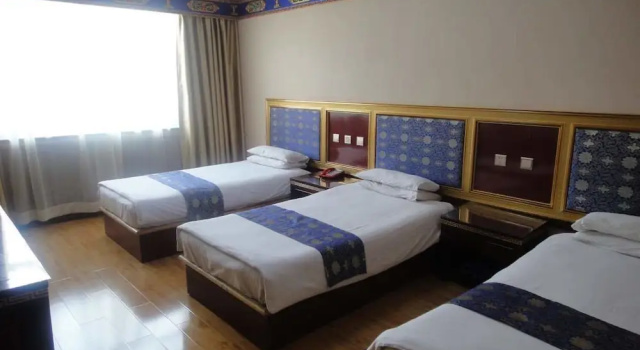 Трёхместный номер Standard Overseas Tibetan Hotel