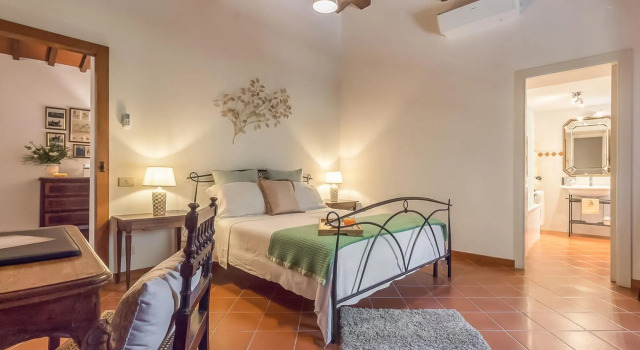 La Torre del Conte, villa with home restaurant, is located in an oasis of peace among the green Umbr-La Torre del Conte