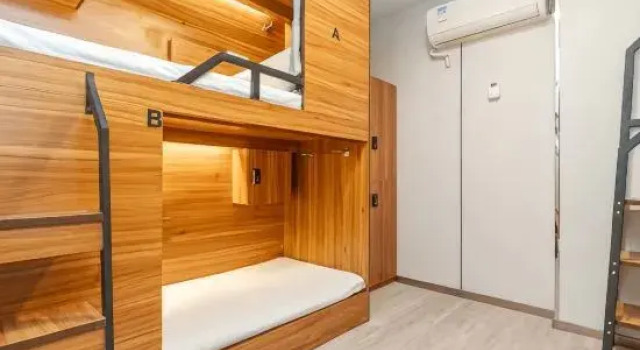 Кровать в общем номере (женский номер) Shanghai Dengba International Chain Inn (Hongqiao Airport Jiuting Metro Station Branch)