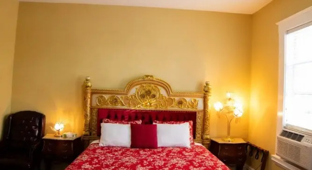 Номер Standard Oaak Tree Hotel