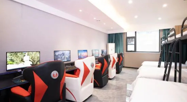 Кровать в общем номере Taku E-sports Hotel (Gongyi Xinhua Road)