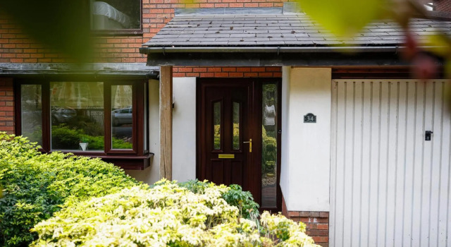 Stylish family home in desirable Penylan + Parking, Забронировать Отель Отели Кардиффа с парковкой, рядом с The Gate Arts and Community Centre, Парковка