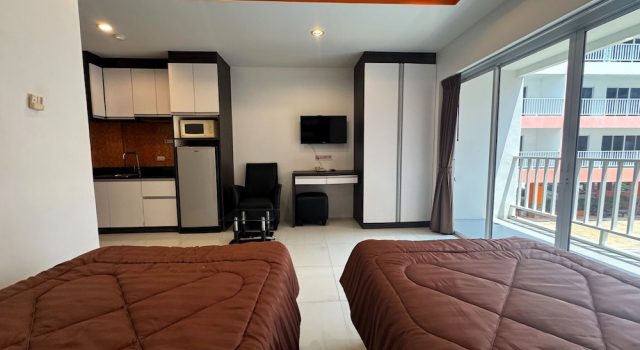Апартаменты Comfortable Pool-view Studio With Balcony - Pratumnak, Pattaya