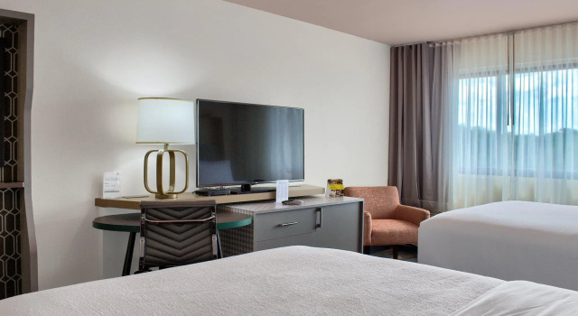 Четырёхместный номер Standard Holiday Inn Mobile West I-10 by IHG