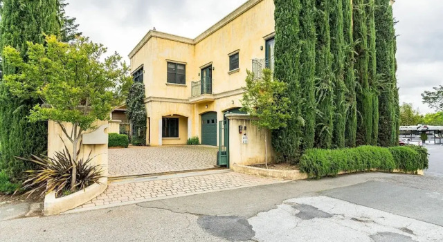 Cypress House & Studio, Walk To Healdsburg Plaza 3 Bedroom Home by RedAwning
