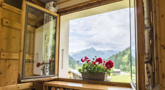 Семейный номер Standard с балконом Chalet Bluebell