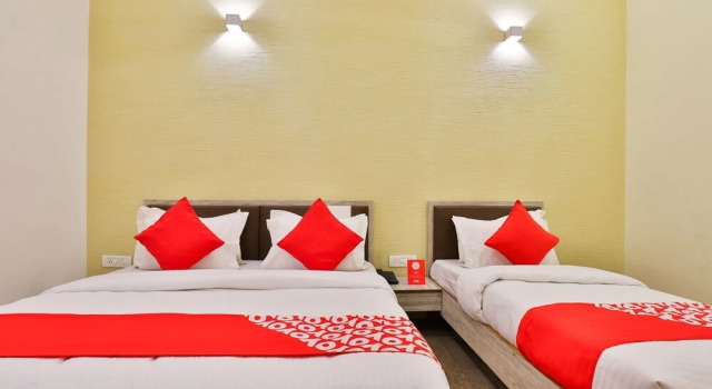 UTSAV GALAXY BANQUET And ROOMS, Book Hotel Hoteller i Gujarat med parkering, Parkering