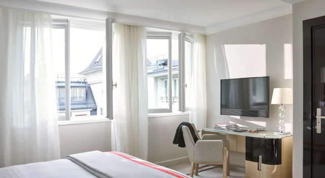 Отель Plaza Athenee