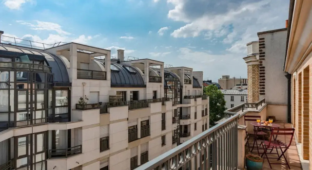 Beaudelaire Center Residence, Забронировать Апартаменты/квартира Отели Парижа с парковкой, рядом с Станция метро Pasteur, Парковка
