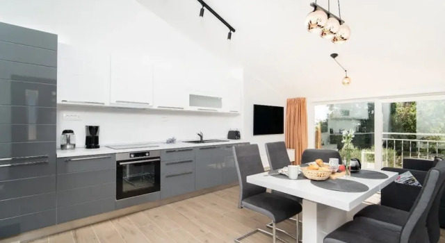 Апартаменты Stylish Two Bedroom Apartment in Labin