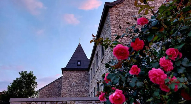 Les Suites de Petit Bomal, Book Hotel SPA-hoteller i Ardennes Belge, SPA