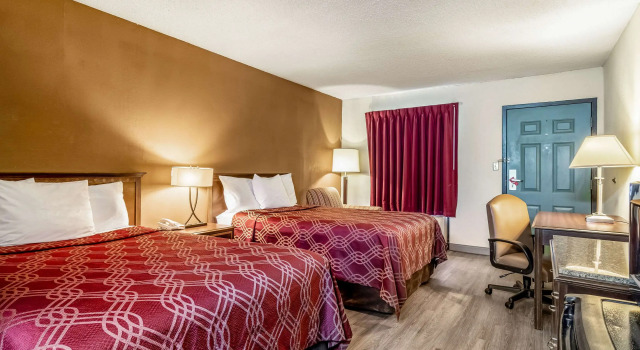 Четырёхместный номер Standard Econo Lodge Acworth East