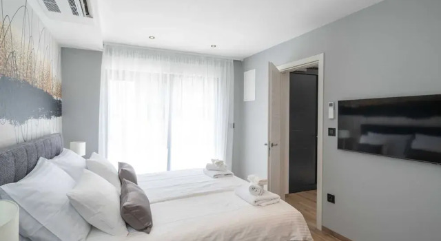 Apartments Villa Royale - Luxury One Bedroom Apartment with Terrace, Забронировать Апартаменты/квартира Отели Цавтат с парковкой, рядом с Пляж Циста Лука 1, Парковка