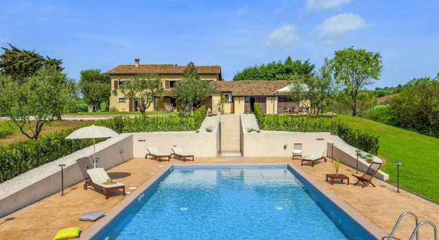 Коттедж Inviting Holiday Home in San Costanzo with Swimming Pool