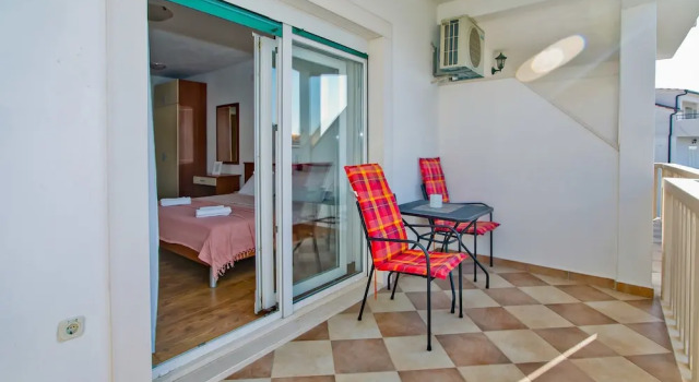 Апартаменты с балконом и с видом на море Apartments Bubalo