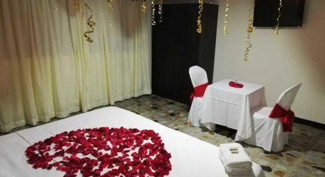 Hotel Ceibal, Забронировать Отель Отели в центре Нейва, в центре, Парковка
