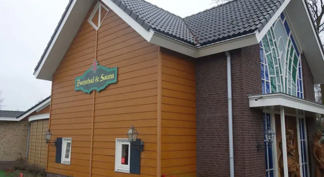 Chalet in Voorthuizen With Indoor Pool, Rezerwuj Chalet Hotele w Veluwe z parkingiem, Parking