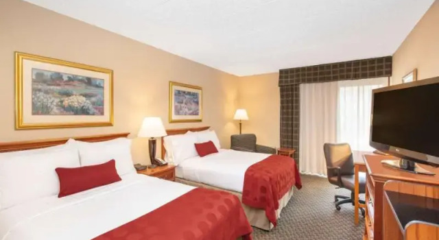 Четырёхместный номер Superior Ramada by Wyndham Midtown Grand Island