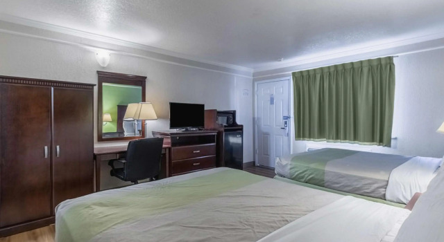 Motel 6 Kingsburg, CA