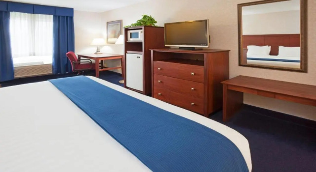 Двухместный номер Deluxe Holiday Inn Express Deforest Madison Area by IHG