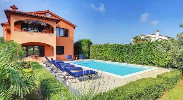 Коттедж Detached 6 Bedroom House with Private Pool near Ližnjan