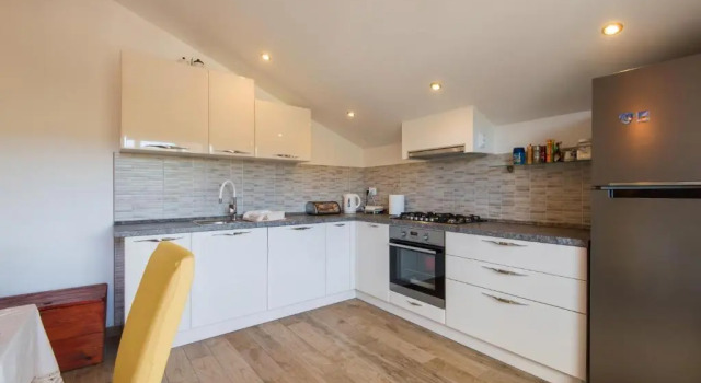 Апартаменты с 3 комнатами с балконом и с видом на море Apartments Vidov by the beach