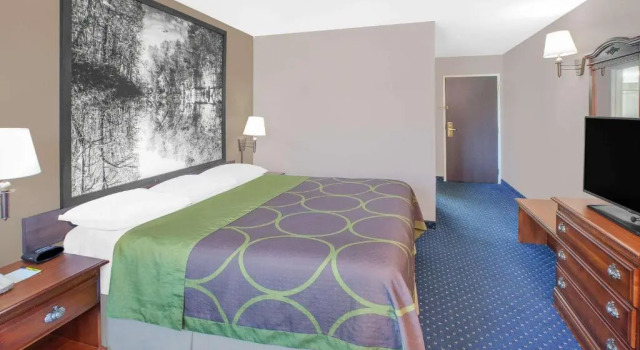 Люкс Super 8 by Wyndham Lowell/Bentonville/Rogers Area