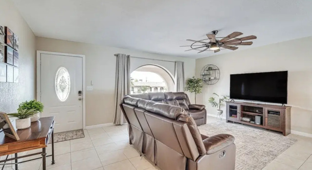 5 Mi to Lake Havasu: Home w/ Yard & Pool