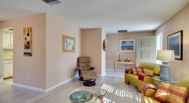 Coastal Retreat w/ Grill: 4 Mi to Dtwn Cape Coral!