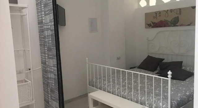 tyche house roma, Prenota Hotel San Giovanni. Roma