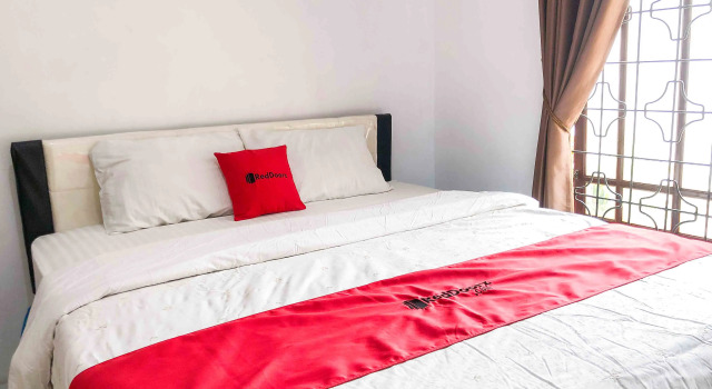 RedDoorz near Eco Green Park Batu, Book Hotel Hotels in Batu with Parking, near Batu Night Spectacular, Parking