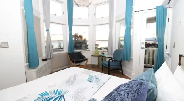 Highland Haven Water view Stay, Забронировать Дом для отпуска Коттеджи Сиэтла, рядом с Кинотеатр SIFF Cinema Uptown, Коттедж