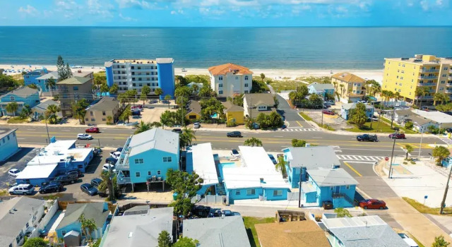 Апартаменты Madeira Beach Studio: Walk to John's Pass!