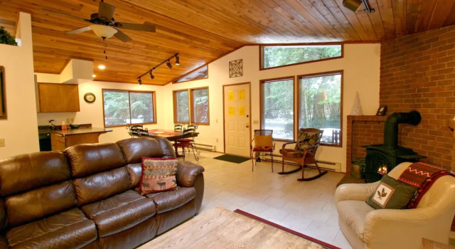 Snowline Cabin 23 - Great Cabin With hot Tub, Game Room, Wifi and Sauna, Buchen Sie Ferienhaus Villen in Glacier, Villa