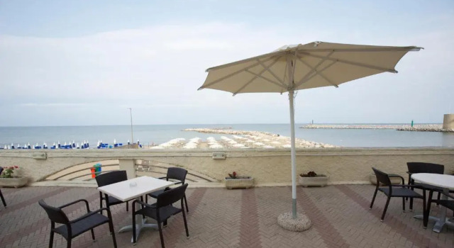 Четырёхместный номер Standard с видом на море Hotel Stella Marina